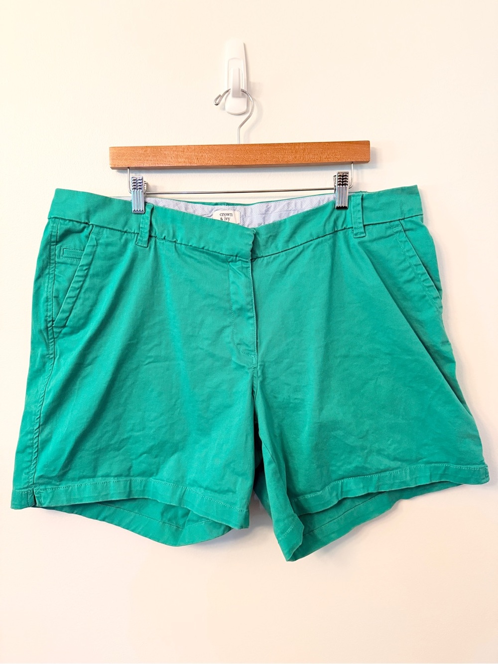 Crown & Ivy Caroline Fit Green Chino Shorts Size 18W
